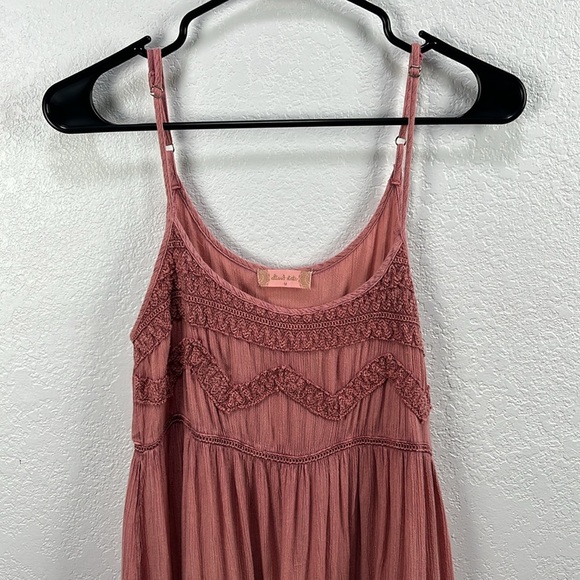Altar'd State Women’s Dusty Rose Knit Mini dress Sleeveless Ruffle Hem Sz M Boho - Picture 8 of 10